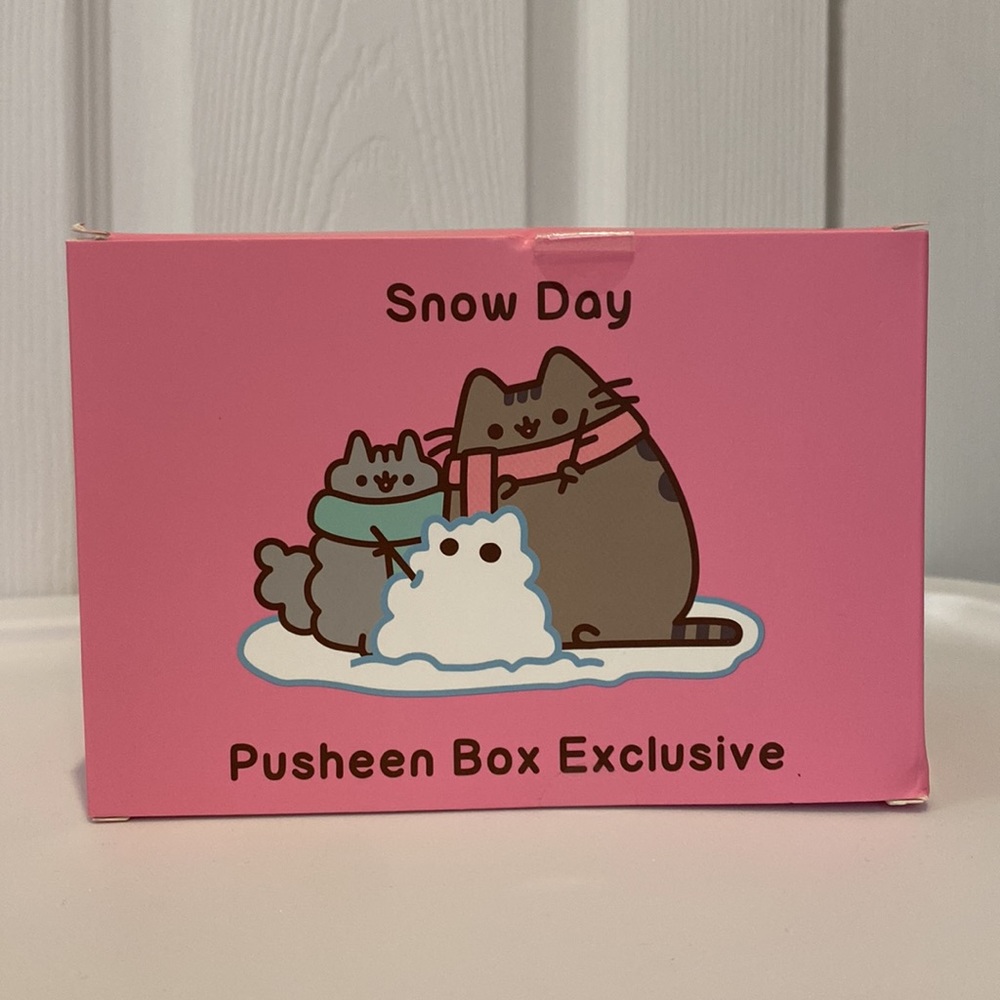Pusheen Christmas Vinyl Figure RARE - Picture 2 of 2